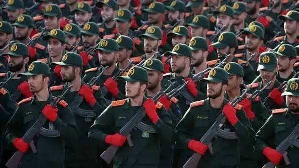 حرس الثورة: نوجه إنذاراً للنظام الأميركي المهزوم بضرورة إخلاء كافة المنشآت الصناعية الأميركية في المنطقة